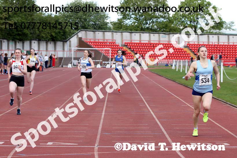 Womens under-17s 300 metres, North Eastern Champs, Gateshead Stadium. Photo: David T. Hewitson/Sports for All Pics